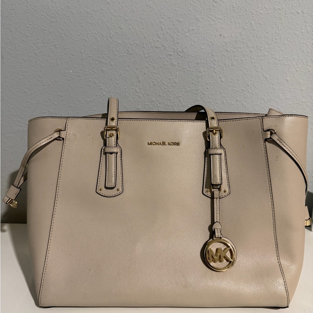 Michael Kors Voyager Medium Multifunction Tote Light Sand Leather Work Bag